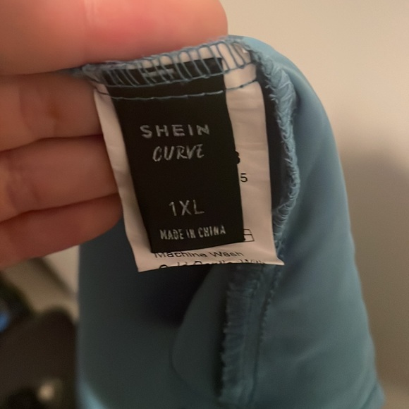 OkBlue Shein curve top size XL - Picture 4 of 5